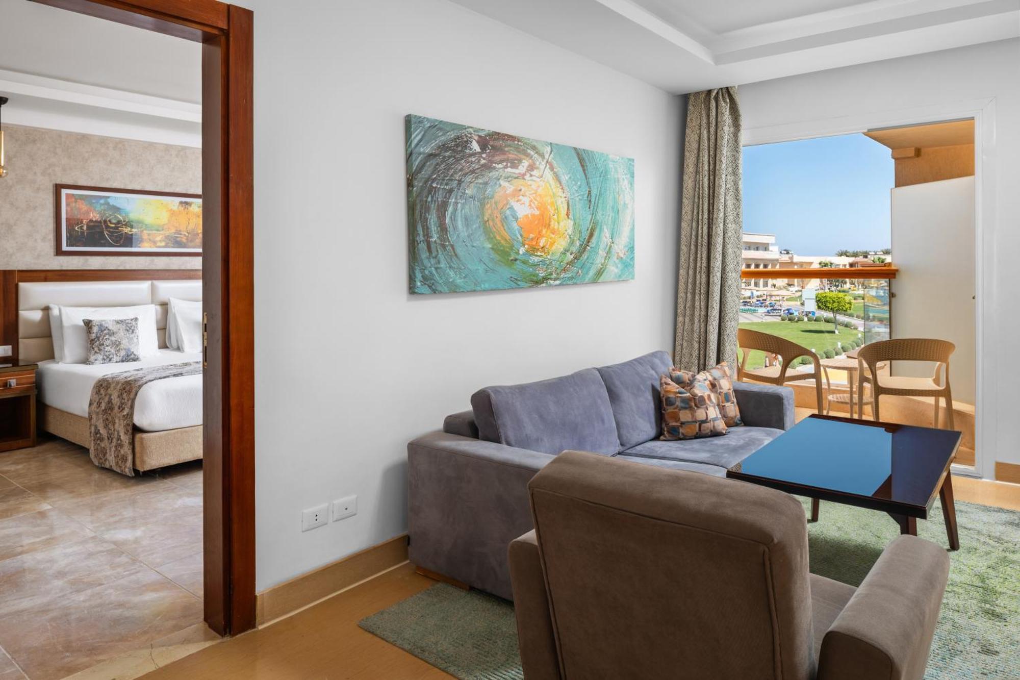 Pickalbatros Royal Moderna Sharm "Aqua Park" Hotel Exterior photo Suite
