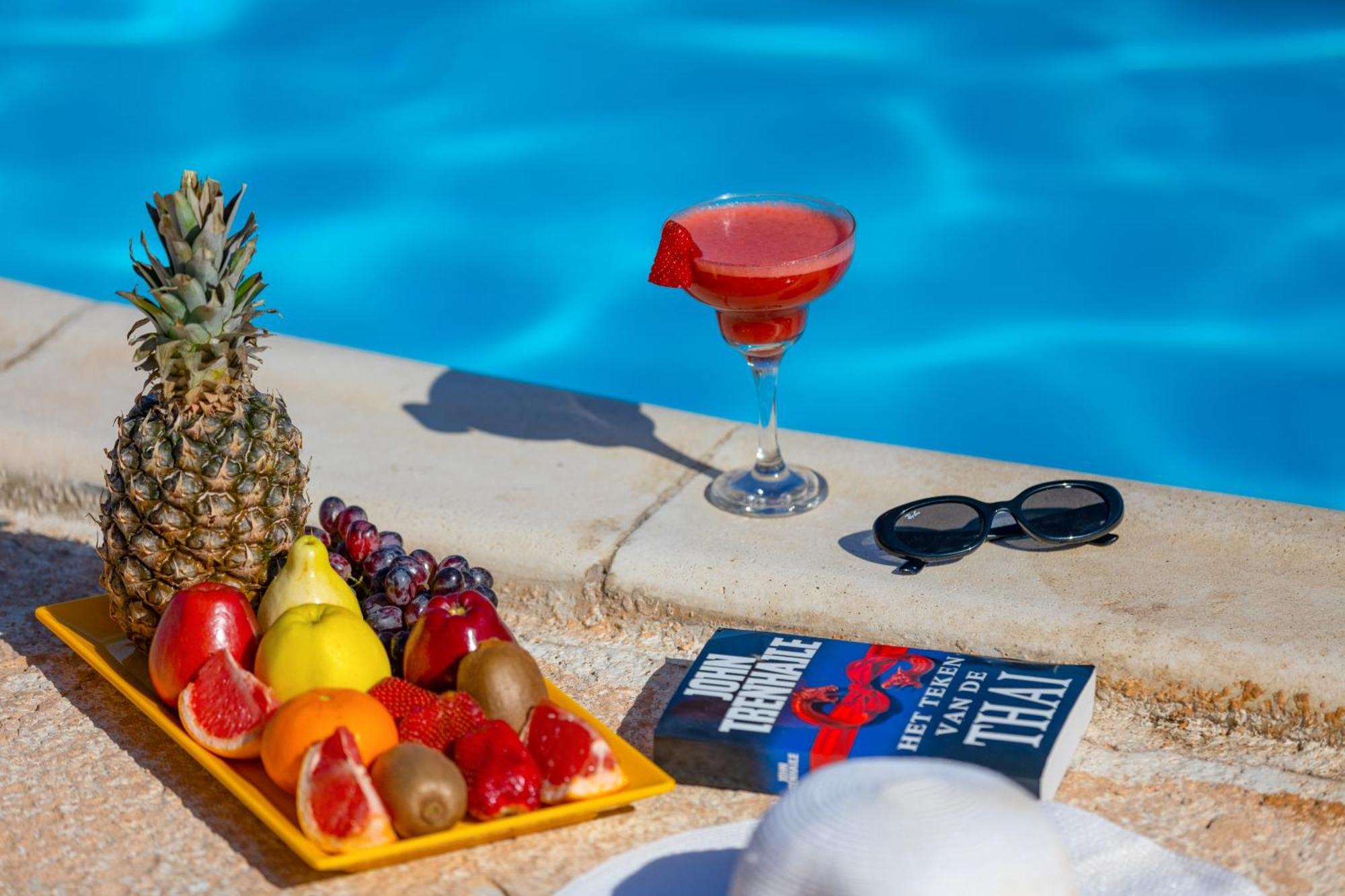Pickalbatros Royal Moderna Sharm "Aqua Park" Hotel Exterior photo A fruit salad