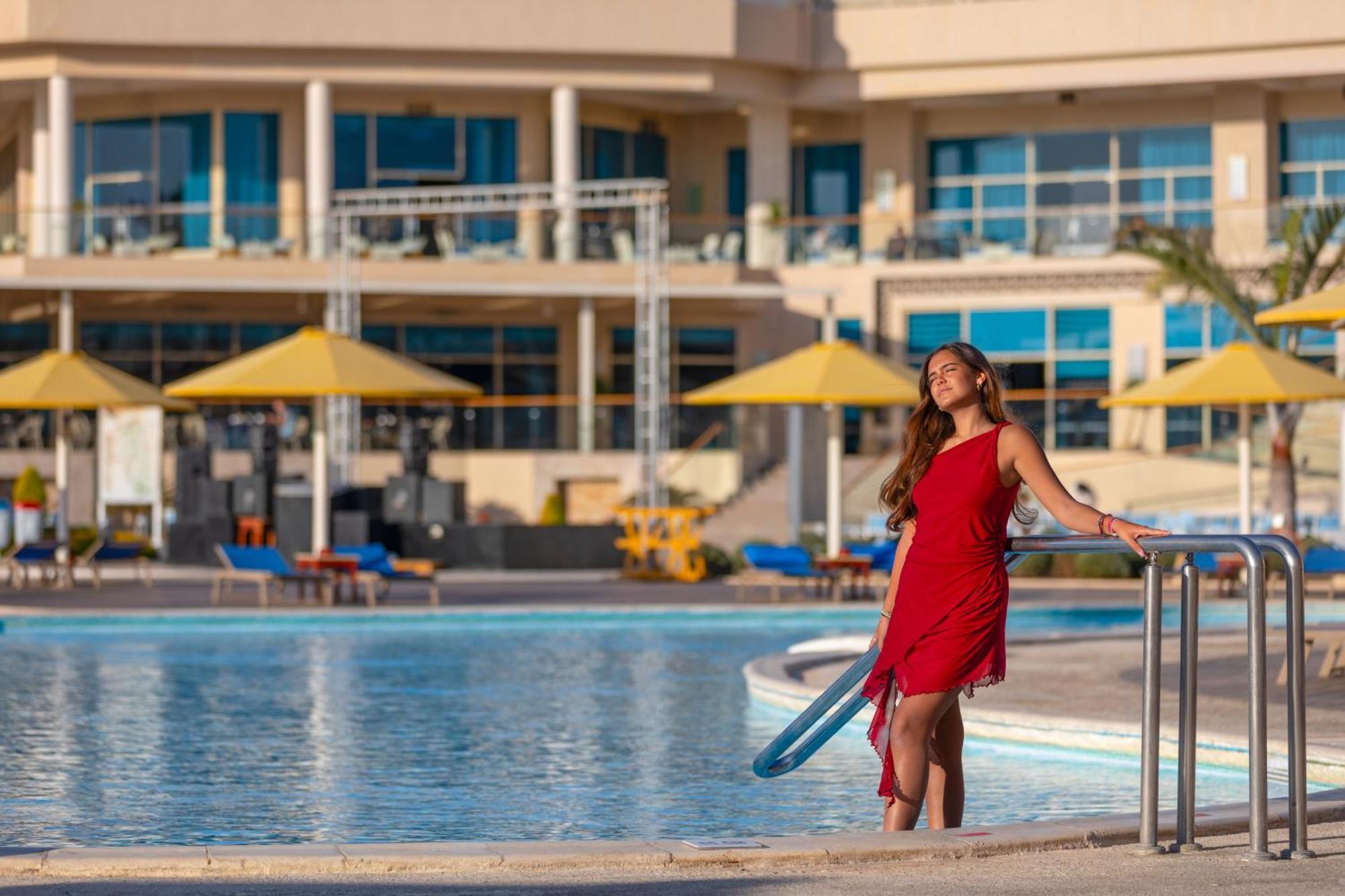 Pickalbatros Royal Moderna Sharm "Aqua Park" Hotel Exterior photo The swimming pool at the hotel